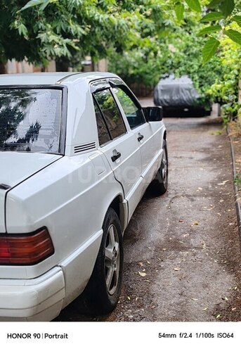 Mercedes 190-4