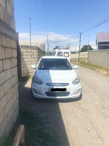 Hyundai Accent-1