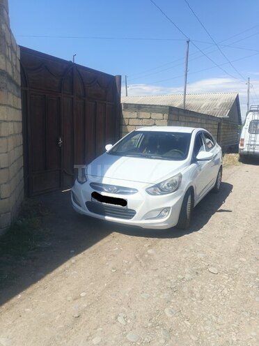 Hyundai Accent-2