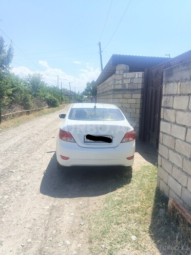 Hyundai Accent-4