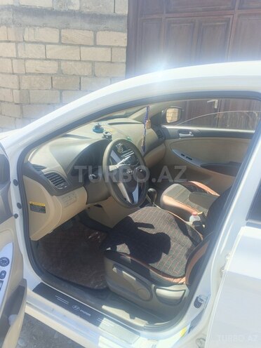 Hyundai Accent-5