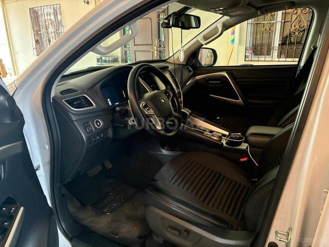 Mitsubishi Pajero Sport-4