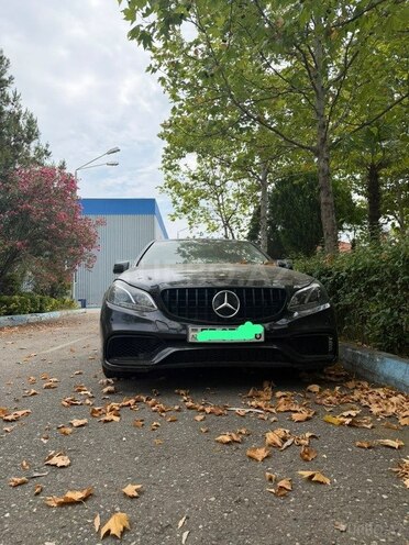 Mercedes E 220-1