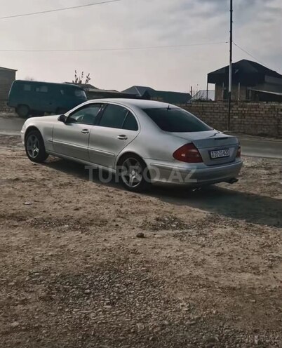 Mercedes E 240-5
