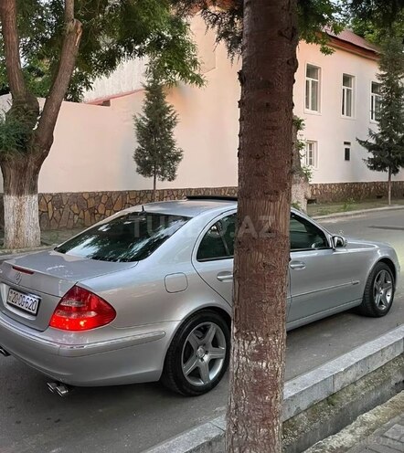 Mercedes E 240-8
