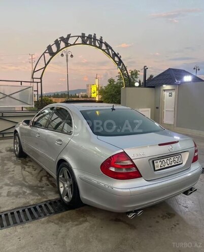 Mercedes E 240-4