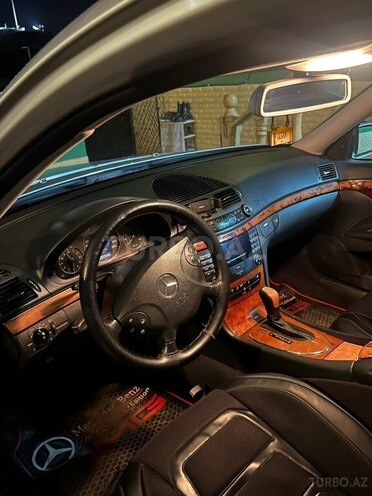 Mercedes E 240-10