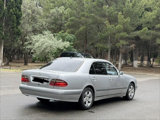 Mercedes E 240-11