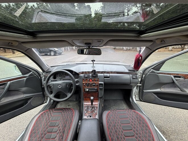 Mercedes E 240-13