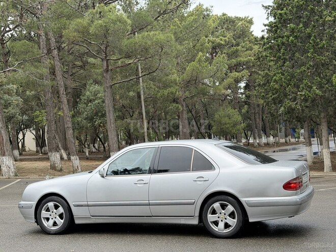 Mercedes E 240-8