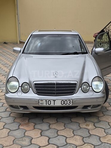 Mercedes E 320-1
