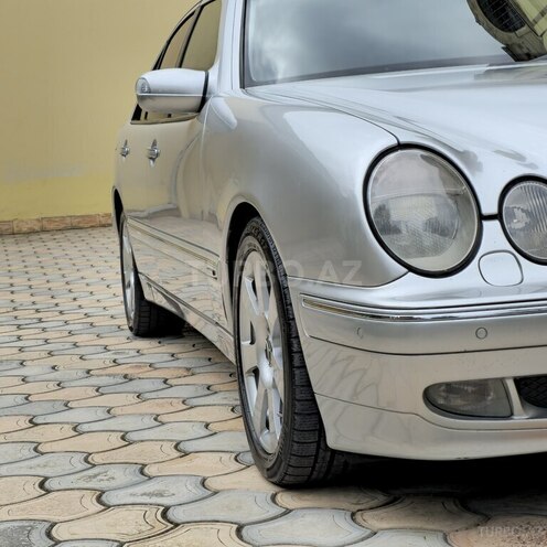 Mercedes E 320-4