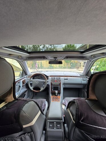 Mercedes E 320-6