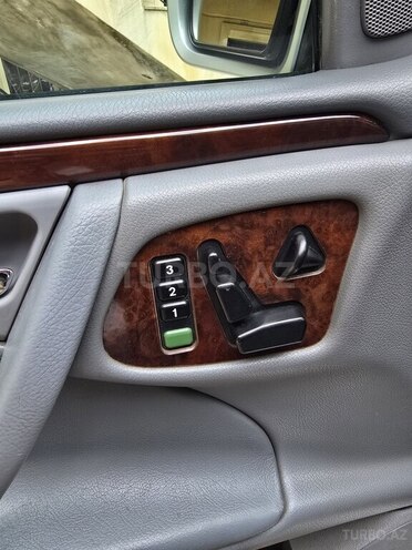 Mercedes E 320-8