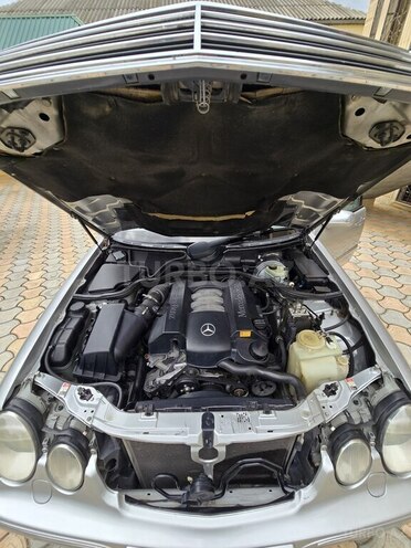 Mercedes E 320-11