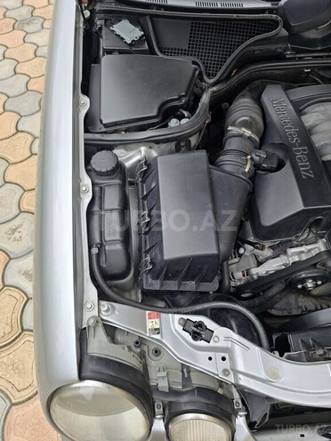 Mercedes E 320-13