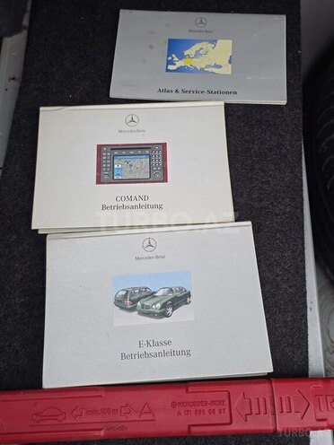 Mercedes E 320-17