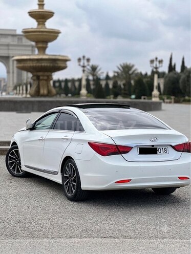 Hyundai Sonata-4