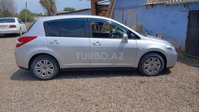 Nissan Tiida-3