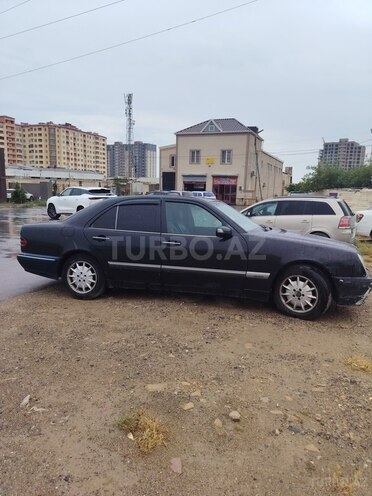 Mercedes E 200-3