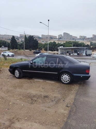 Mercedes E 200-2