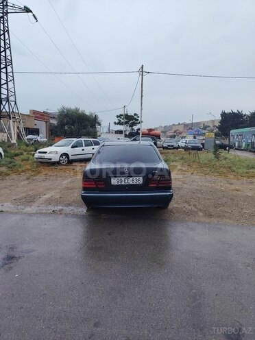 Mercedes E 200-4