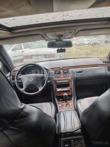 Mercedes E 200-5