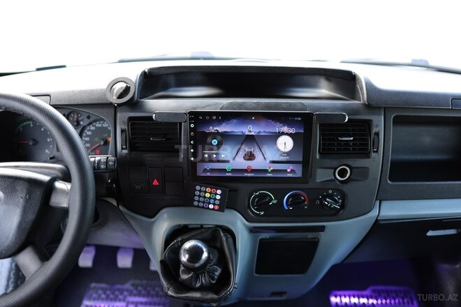 Ford Transit-10