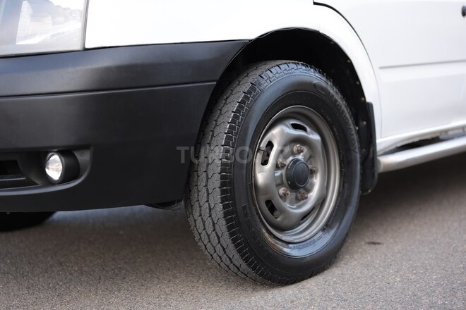 Ford Transit-9