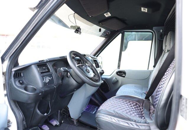 Ford Transit-11