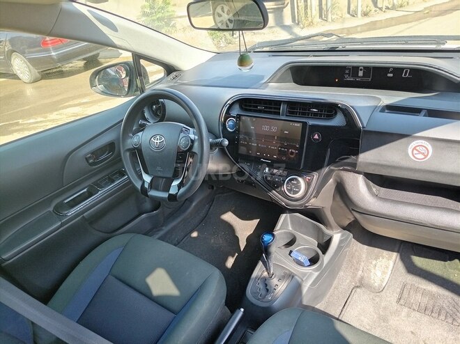 Toyota Aqua-5