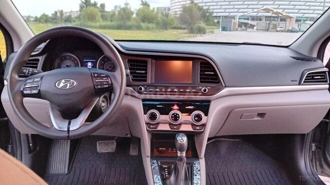 Hyundai Elantra-9