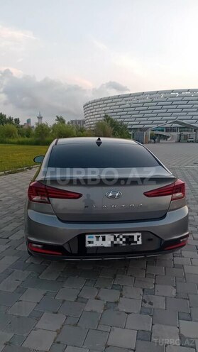 Hyundai Elantra-18