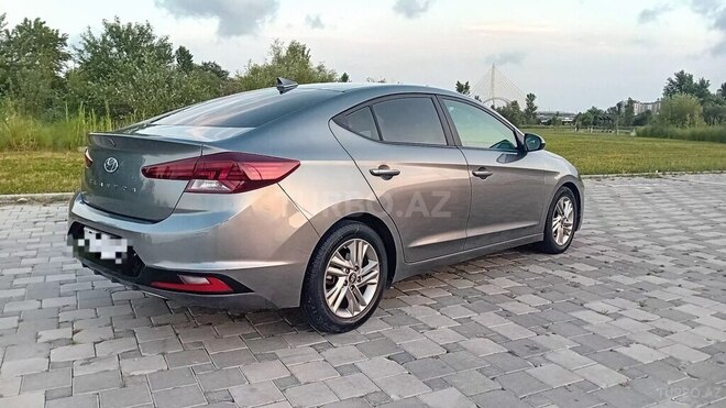 Hyundai Elantra-16