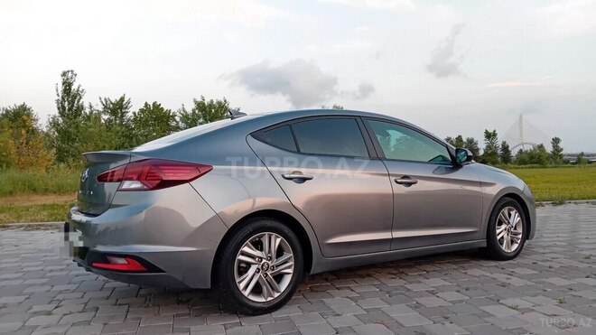 Hyundai Elantra-17