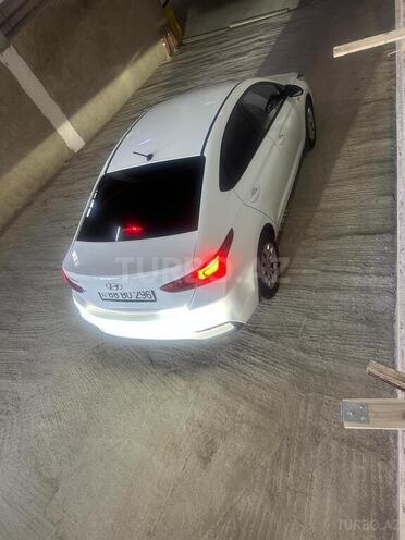 Hyundai Accent-5