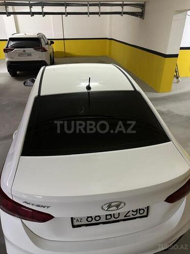 Hyundai Accent-4