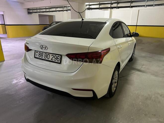 Hyundai Accent-7