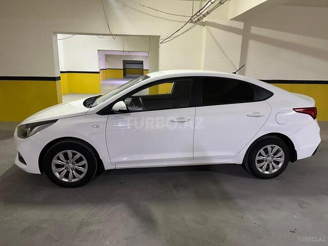 Hyundai Accent-11