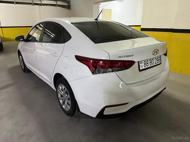 Hyundai Accent-10