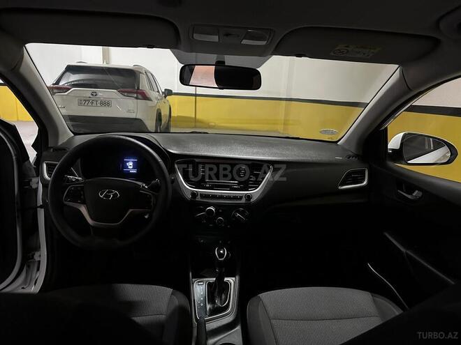 Hyundai Accent-13