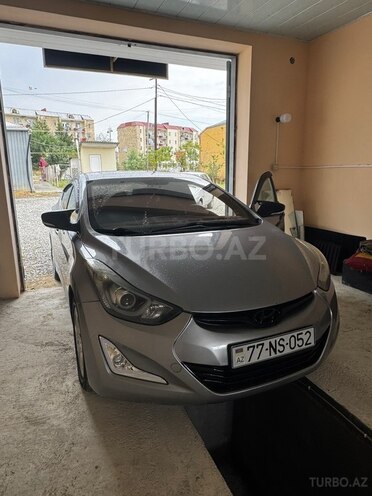 Hyundai Elantra-1