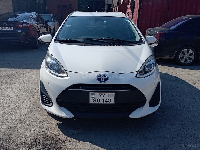 Toyota Aqua-15
