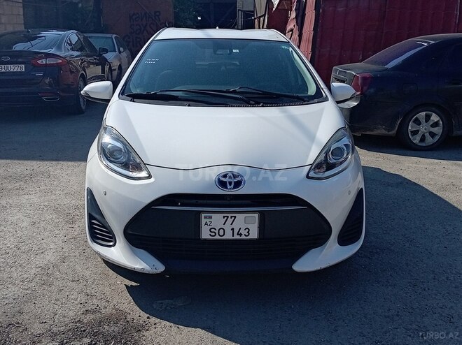 Toyota Aqua-1