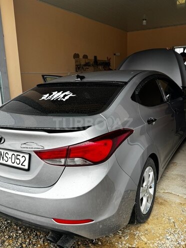 Hyundai Elantra-5