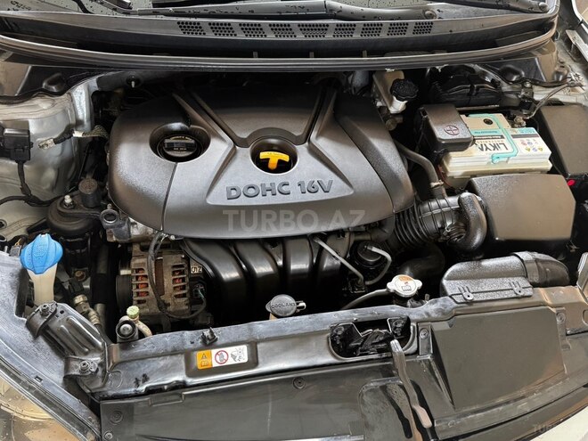 Hyundai Elantra-6