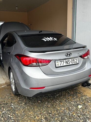 Hyundai Elantra-4