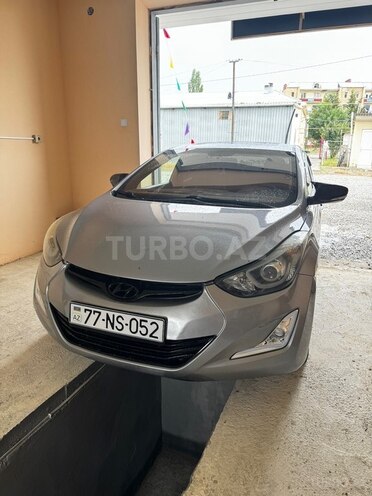Hyundai Elantra-2