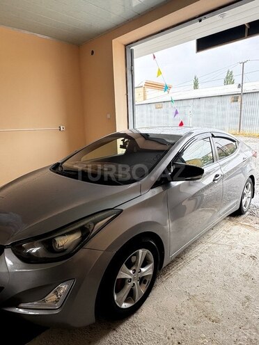 Hyundai Elantra-3
