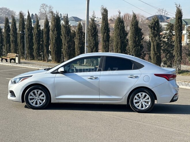 Hyundai Accent-5